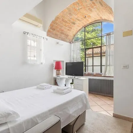 250m To Center And Station An Amazing Loft With Wi-fi And Ac ピアチェンツァ