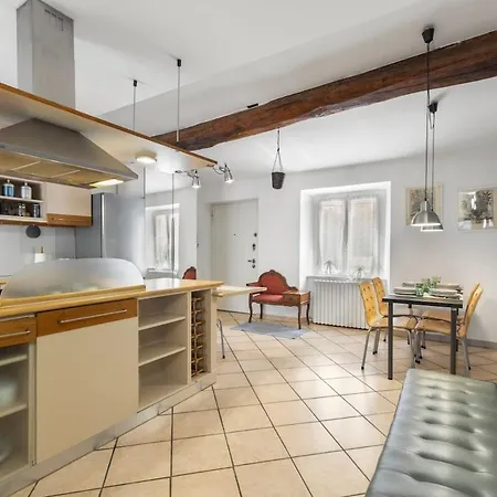 250m To Center And Station An Amazing Loft With Wi-fi And Ac アパート