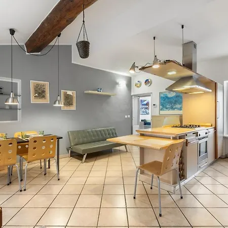 250m To Center And Station An Amazing Loft With Wi-fi And Ac ピアチェンツァ